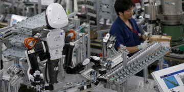 Shift in the Global Labor Market: Automation, Wages, and Post-Pandemic Recovery