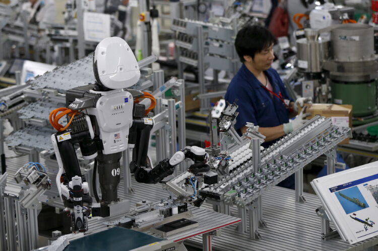 Shift in the Global Labor Market: Automation, Wages, and Post-Pandemic Recovery